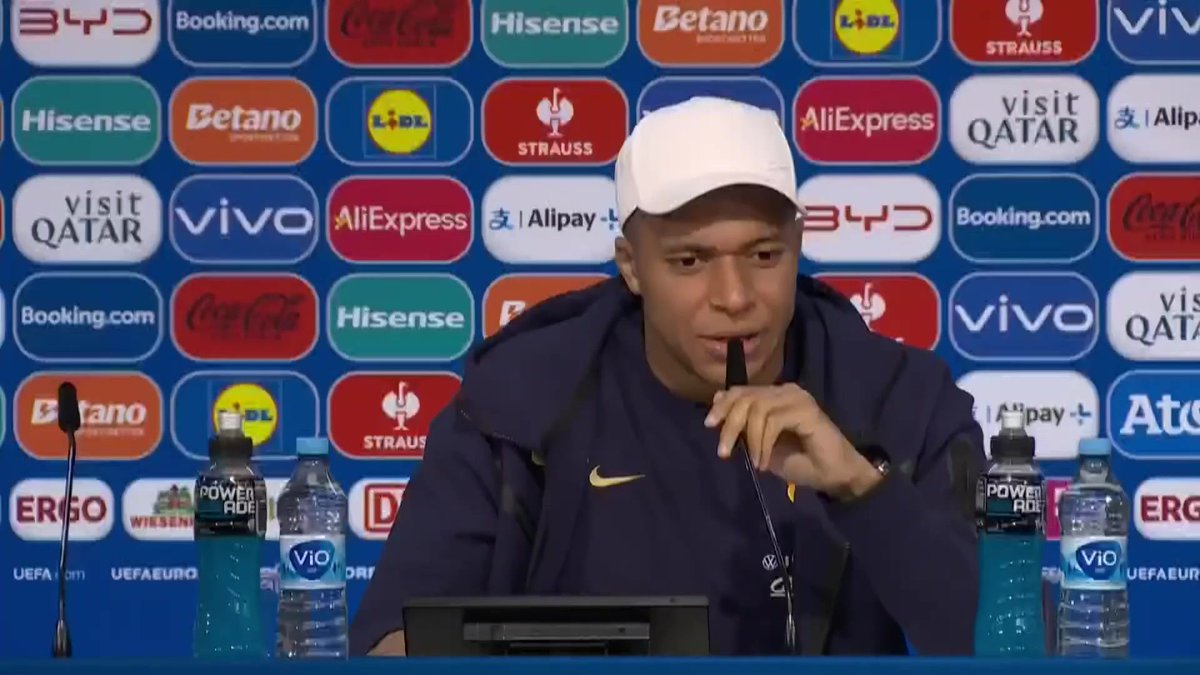 💬 Kylian Mbappé sur un possible communiqué sur la situation politique de la France : « Va falloir qu'on fasse quelque chose, on va se réunir avec les gars » #FRABEL