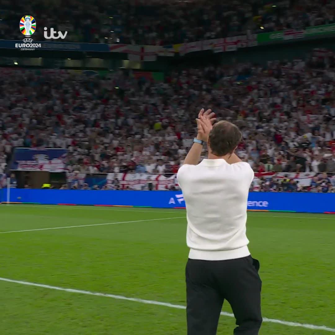 👏🏴󠁧󠁢󠁥󠁮󠁧󠁿 Gareth Southgate applauds the travelling England fans in Gelsenkirchen #Euro2024