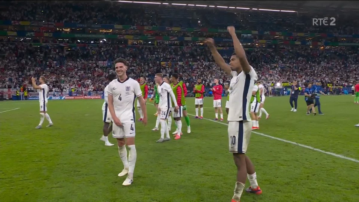 🏴 2-1 🇸🇰 'They made Slovakia look good to me' The fans sing Sweet Caroline and the players applaud the support, but the panel aren't convinced by England #EURO2024 📺RTÉ2 RTÉ Player 📱Live updates