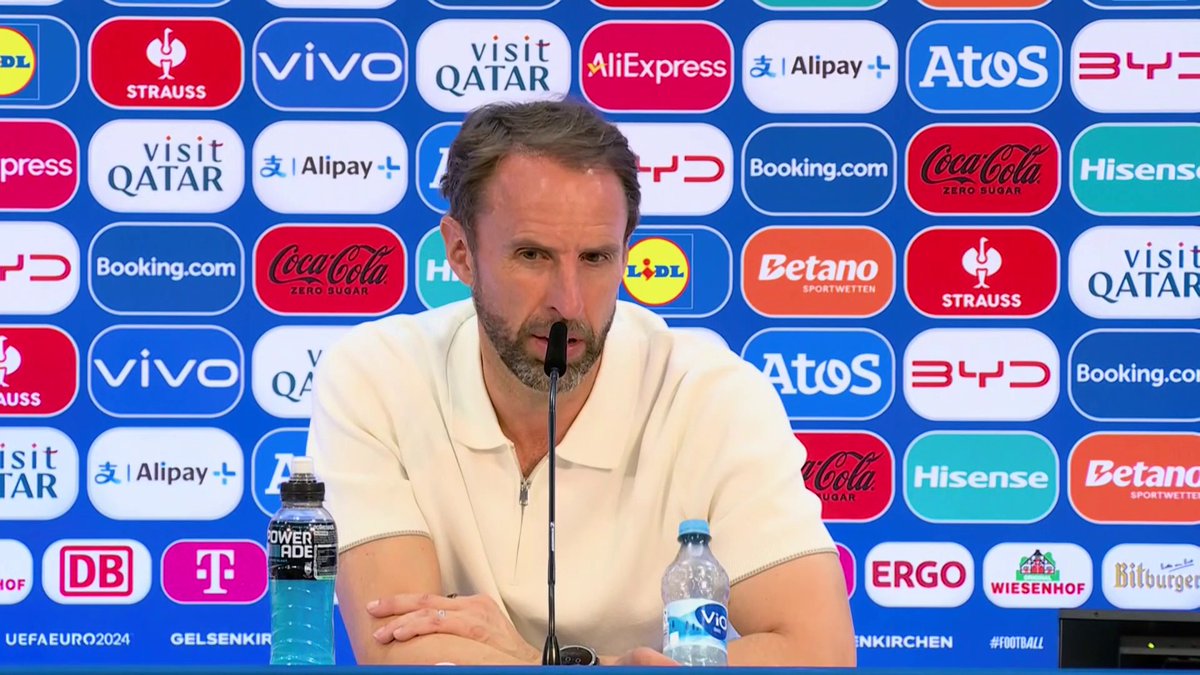 "I knew Ivan Toney had the hump with me when I put him on" 😮 Gareth Southgate says he showed the players a presentation of England's World Cup win in 1966 to inspire the players 🏴