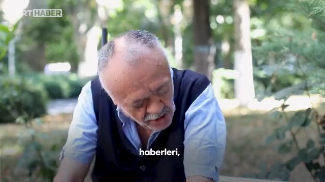 Geçirdiği trafik kazasının ardından görme yetisini kaybeden Turan Yaman, 1981 yılından bu yana Darülaceze’nin misafiri. Onun başucundaki kadim dostu ise “Gözüm, kulağım” dediği radyosu… TRT radyolarının ise onun hayatında ayrı bir yeri var.