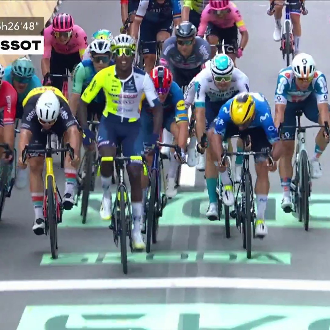 𝑾𝒉𝒂𝒕 𝒂 𝒅𝒓𝒂𝒎𝒂𝒕𝒊𝒄 𝒇𝒊𝒏𝒂𝒍𝒆 💥 Biniam Girmay wins Stage 3 of the Tour de France with a fantastic sprint finish ⚡️ Biniam Girmay | @IntermarcheW | #TDF2024