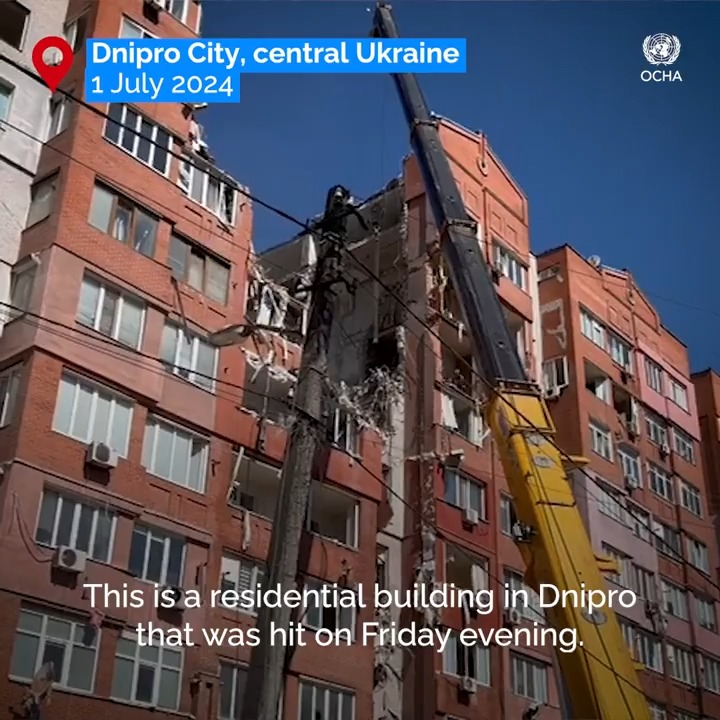 The people of 📍#Dnipro City suffered from multiple strikes in the last days. Civilians were killed or injured, including children, many were left without homes. 🎥Humanitarian Coordinator for #Ukraine Denise Brown was there today, speaking from the site of Friday's attack.