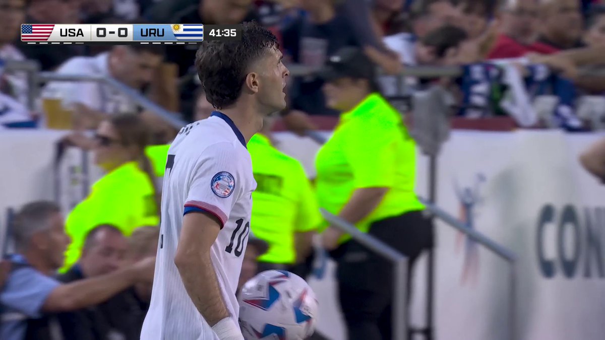 THE REFEREE DOESN'T PLAY ADVANTAGE FOR CHRISTIAN PULISIC. ABSOLUTELY SHOCKING REFEREEING DURING USMNT-URUGUAY. WTF!!!