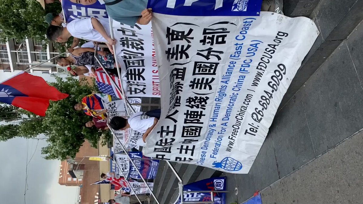 中共七一冥寿，叶公子演讲：1921年，俄国资助成立了中共，侵略中国，赶走了中华民国到台湾，现在，亚洲最民主的国家是台湾，中共还要侵略台湾，我们绝对不允许！中共最近用“台独最高可判死刑”来分化支持台湾的人，我们就是要喊出：支持台湾独立！支持中华民国反攻大陆！推翻中共专制，建立宪政民主中国