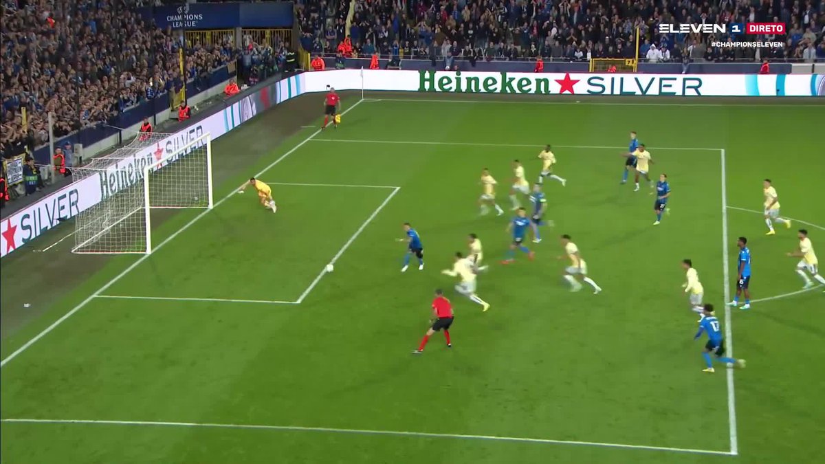Para nós, não é novidade que Diogo Costa é especialista em penáltis 🧤Diogo tem uma eficácia superior a 40% na defesa de penáltis 🤯 #DAZNChampions