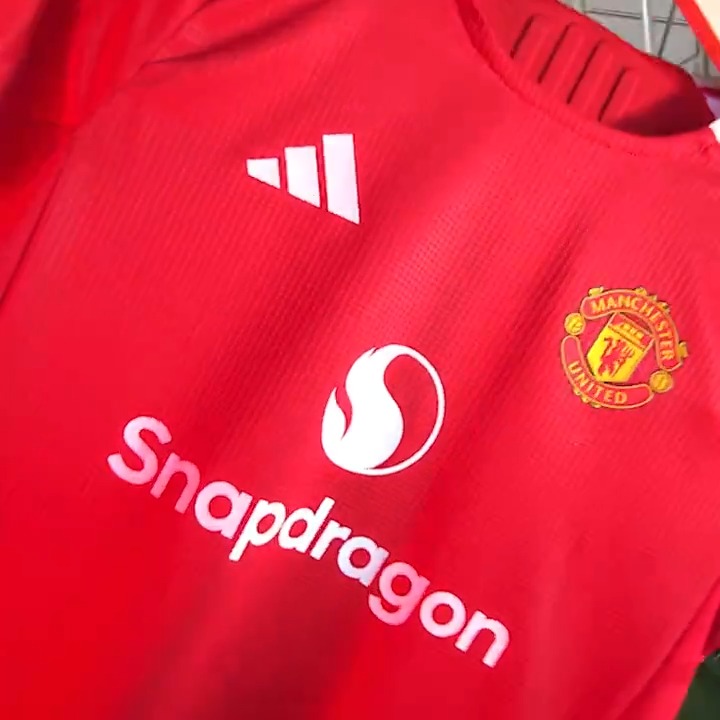 Behind the scenes with Snapdragon 🤳👀 #MUFC || #ShotOnSnapdragon