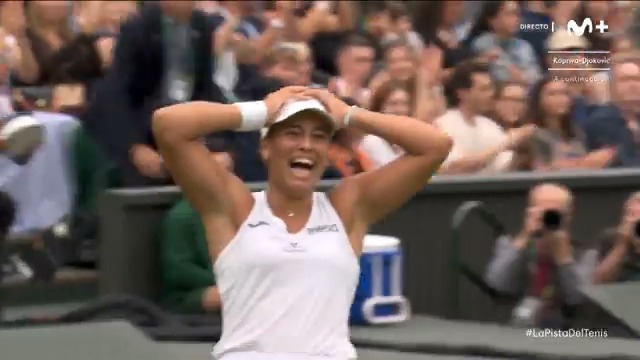 PIEL DE GALLINA Histórico, Jéssica Bouzas. Es que es histórico. La gallega ha vencido a la actual campeona de #Wimbledon. #LaPistaDelTenis