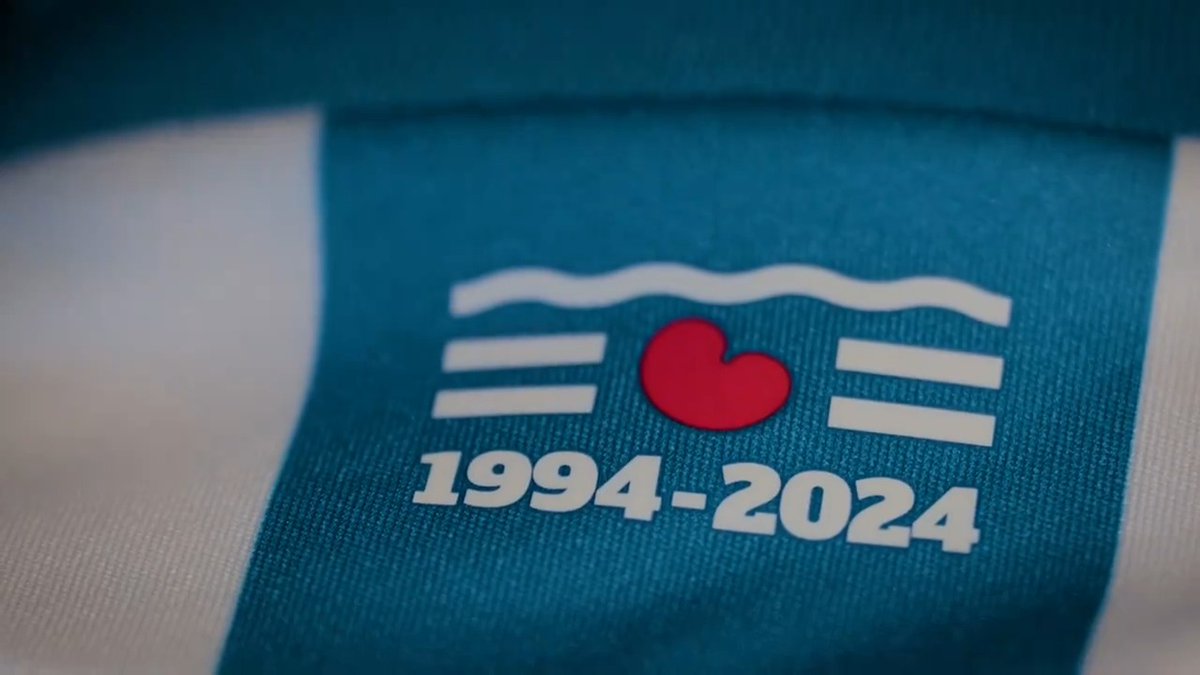 🏟️ 𝗨𝘀 𝘁𝗵𝘂́𝘀. 𝗨𝘀 𝘀𝗵𝗶𝗿𝘁. 🔵⚪️❤ #th𝗨𝘀Shirt