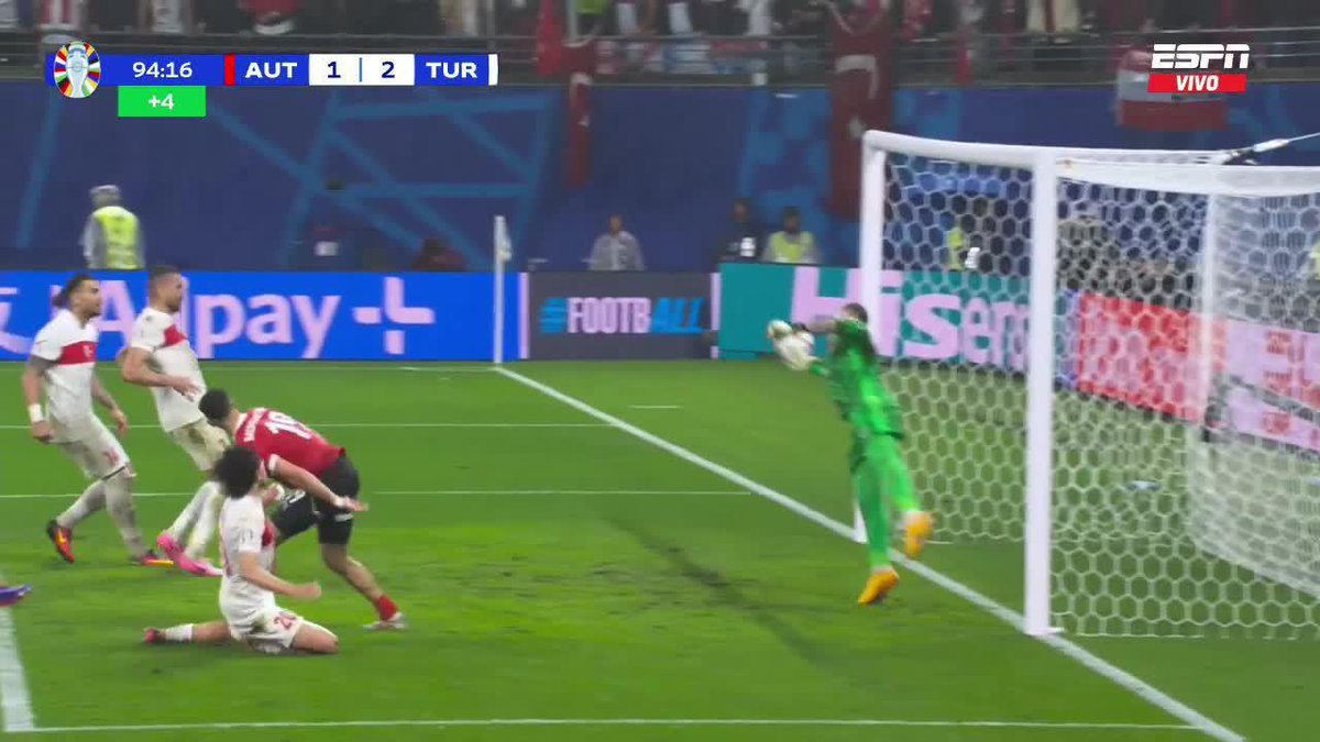 MIRÁ LA PELOTA QUE SACA EL ARQUERO TURCO A LOS 94 MINUTOS PARA METERSE EN CUARTOS DE LA EUROCOPA. QUÉ LOCURA. 🤯🇹🇷