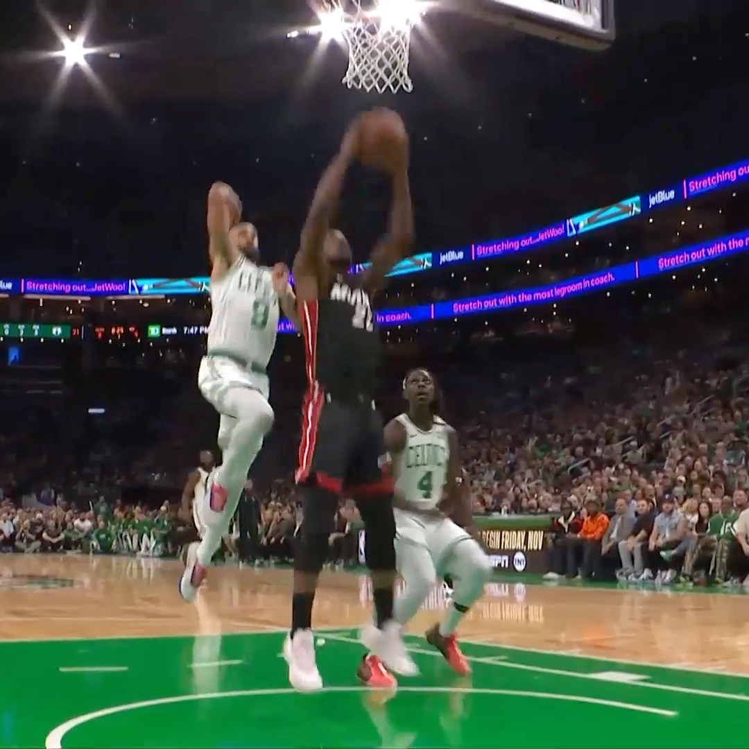 Sit back, relax and enjoy two minutes of D-White dominance 💪🏽