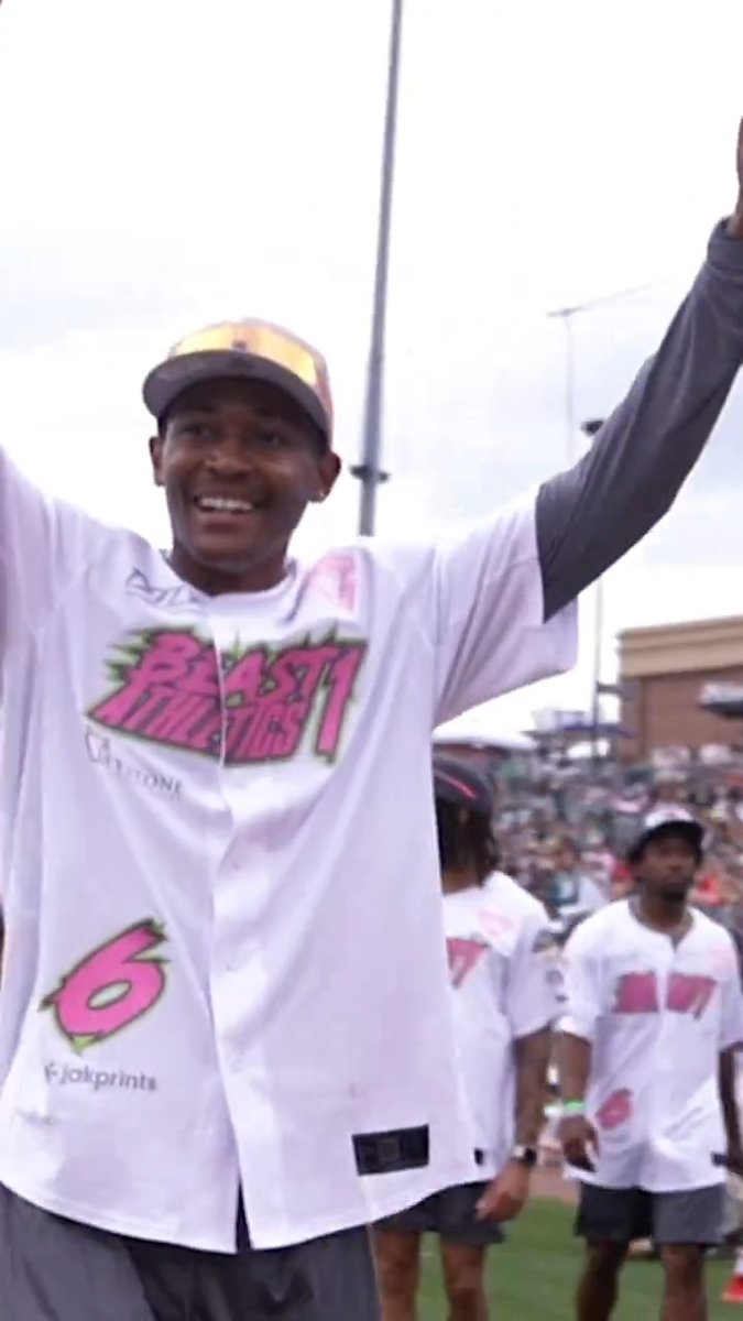 .@DeVontaSmith_6's 3rd annual celebrity softball game did not disappoint 🥎 👏 Clear Vision Exp | Philadelphia Eagles