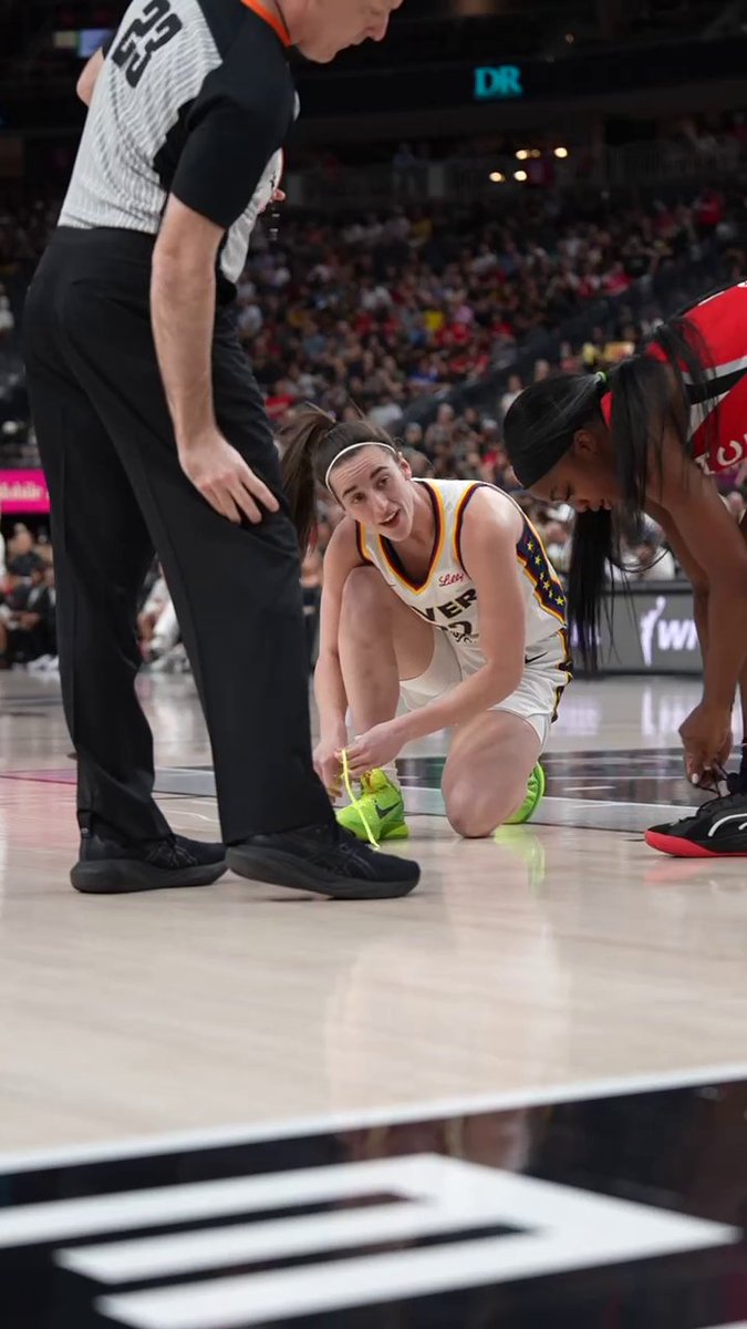 Jackie Young made sure Caitlin Clark was okay, intentionally tying her shoe to give Clark time to get up 🤝