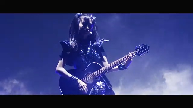 Since the Moabanger 5 years ago in Nagoya, many remember Moa's birthday with that song. Today, I recall the magical "Shine," where Suzuka and Moa create a mesmerizing performance and melody. #Babymetal #Moametal #Birthday #Shine
