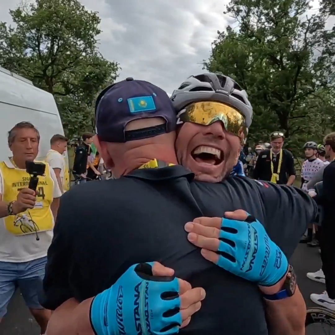 I'm not crying, you're crying. 🥹 Well done, Mark Cavendish 👏 #TDF2024