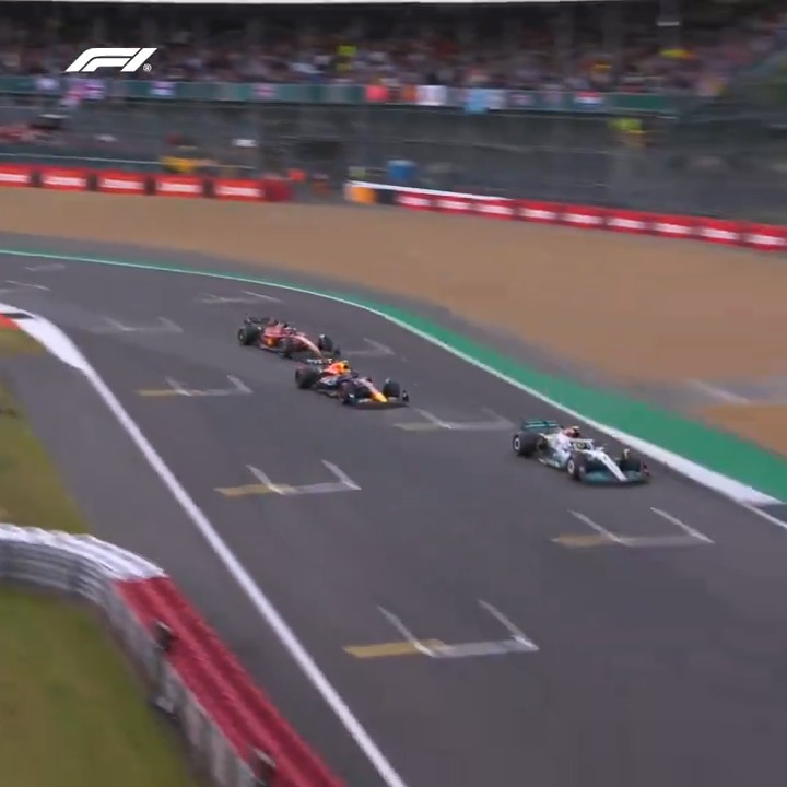 You knew it was coming... THROUGH GOES HAMILTON 📢 An iconic three-way fight at the 2022 British Grand Prix 👊 #F1 #BritishGP