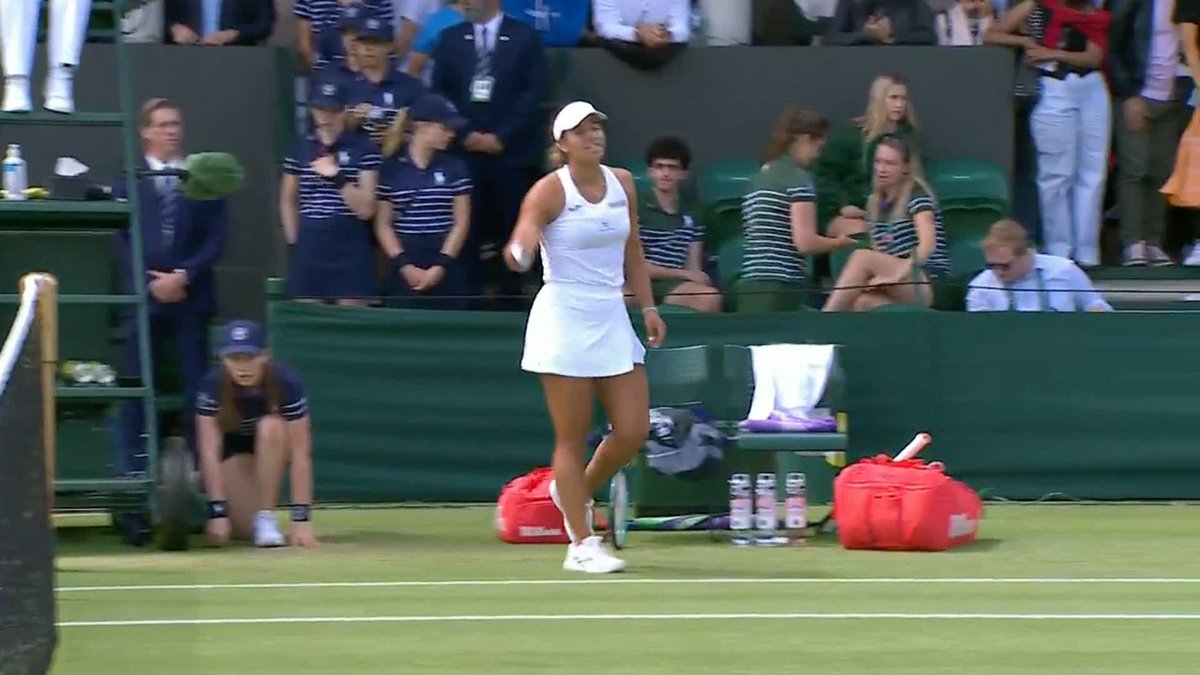 Walking on a dream 🥹 Jessica Bouzas Maneiro's #Wimbledon run continues with a 7-6(1), 6-3 victory over Cristina Bucsa 🙌