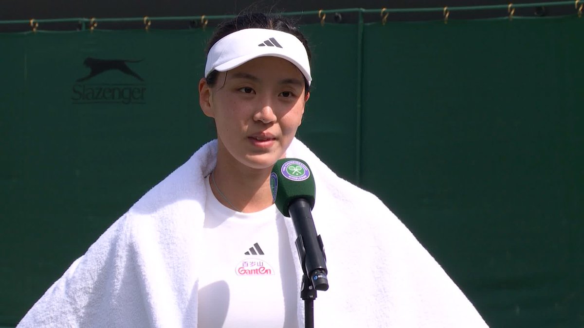 Xinyu Wang asked her team just a few days ago when would she finally beat a Top-10 player for the first time... 🤔 Well, it's happened in the second round at #Wimbledon