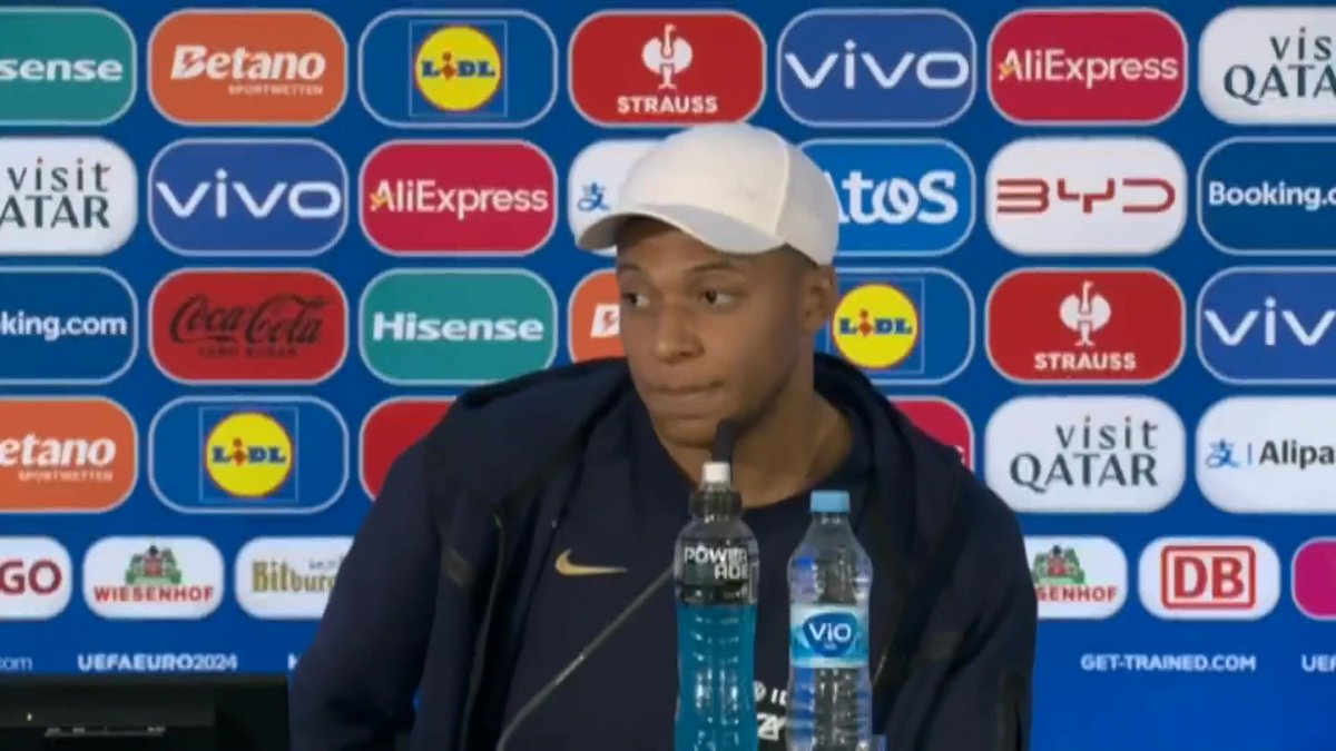 📢 Mbappé sur le fait qu'il prend moins la profondeur : "Quand je suis arrivé en sélection, on avait des joueurs différents. [...] Mais s'il y a des espaces demain, je vais m'engouffrer dedans" #lequipeFOOT