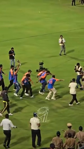 Rohit Sharma &amp; Virat Kohli dancing together. 🔥