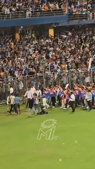 This song. Wankhede. Goosebumps! 💙🇮🇳 #MumbaiMeriJaan #MumbaiIndians