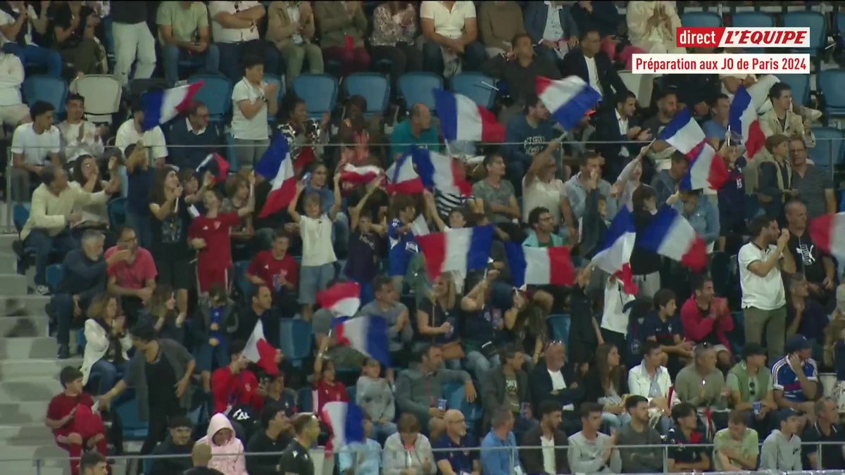 Arnaud Kalimuendo ajoute un quatrième but pour les Bleus face au Paraguay ! 🇫🇷⚽️ 🎥 la chaine L'Équipe
