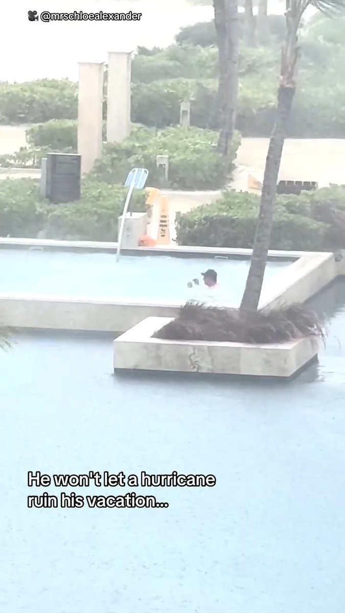 One tourist rode out Hurricane Beryl in his hotel’s hot tub 🎥 Chloe Alexander #hurricaneberyl #beryl