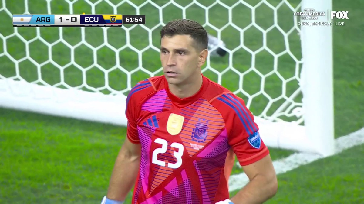 HE MISSED IT 😱 Enner Valencia hits the post on the penalty for Ecuador 🇪🇨
