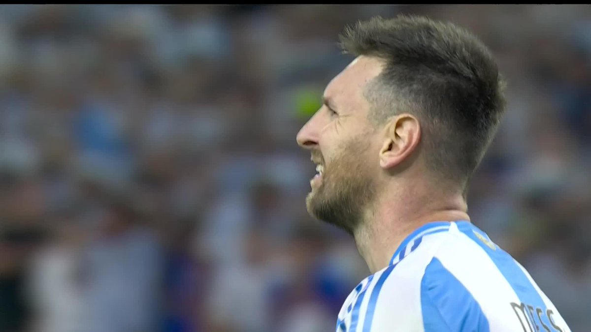 Messi misses the first penalty of the shootout! 😱😱 Incredible scenes 🤯