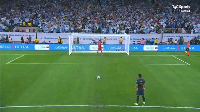 PARA VER MIL VECES: DIBU MARTÍNEZ Y SUS DOS ATAJADAS SALVADORAS en los penales donde Argentina pasó a semis de la Copa América
