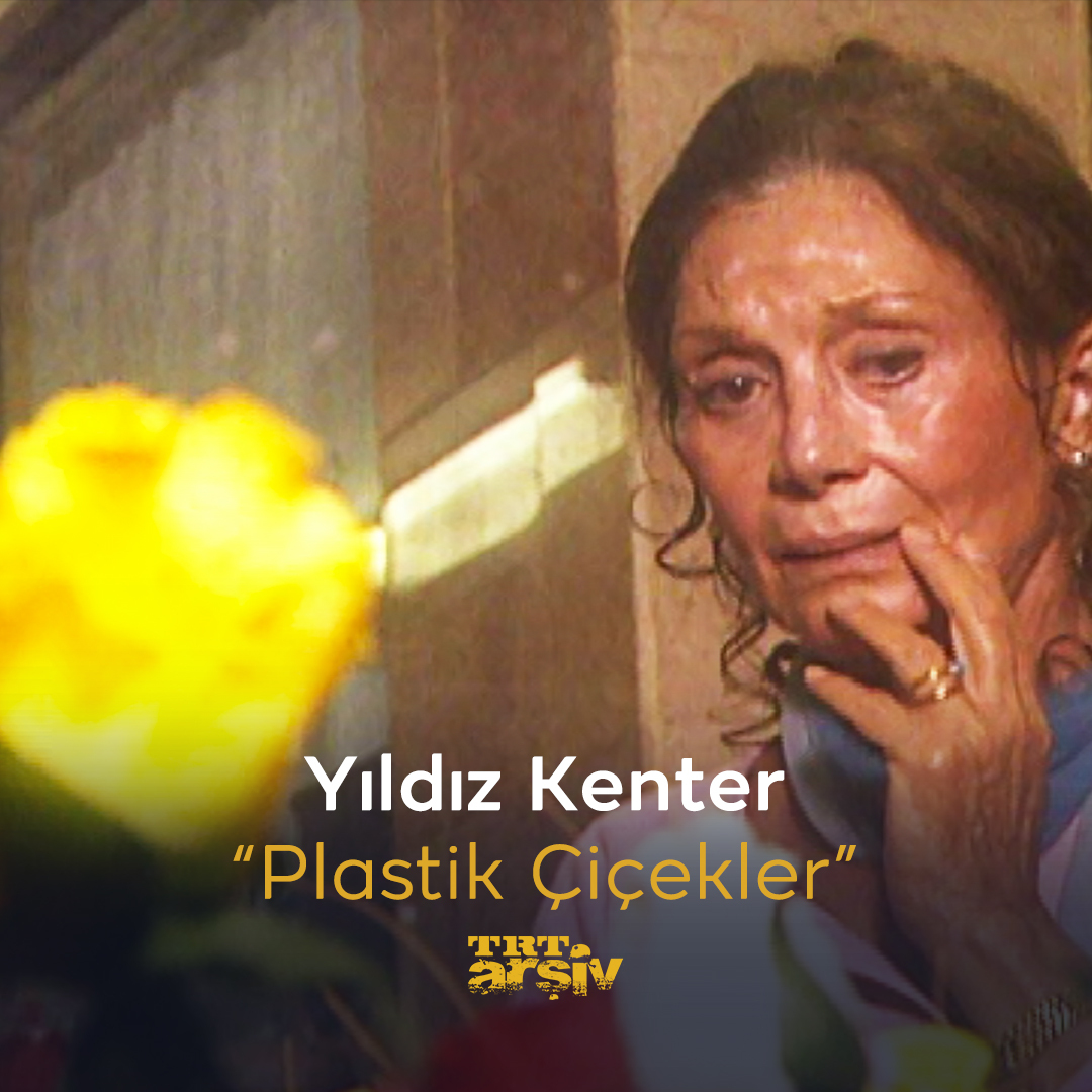 “Nereden çıktı bu plastik çiçekler, neden plastik bu çiçekler? “ Sevgili Yıldız Kenter öyle güzel anlatmış ki nasıl zor oldu kentin sıkışmışlığına alışmak? Hele teneke kutularda yetişen sardunyalarla birlikte büyümüş bir nesil için. Ruhu şad olsun. 🩵