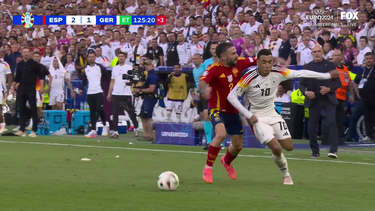 Dani Carvajal receives a second yellow for this challenge, resulting in a red