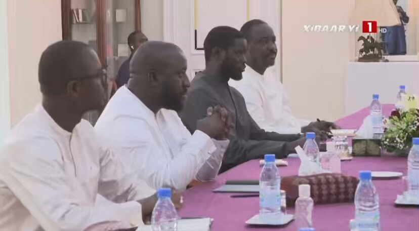 🚨📌Reception des jeunes reporters au Palais : son Excellence en a profité pour parler des problèmes de fiscalités dans le secteur de la presse!!! Incroyable ces propos digne d'un président 😭♥️ La presse va encore raler😂😂 #JubJubalJubbanti