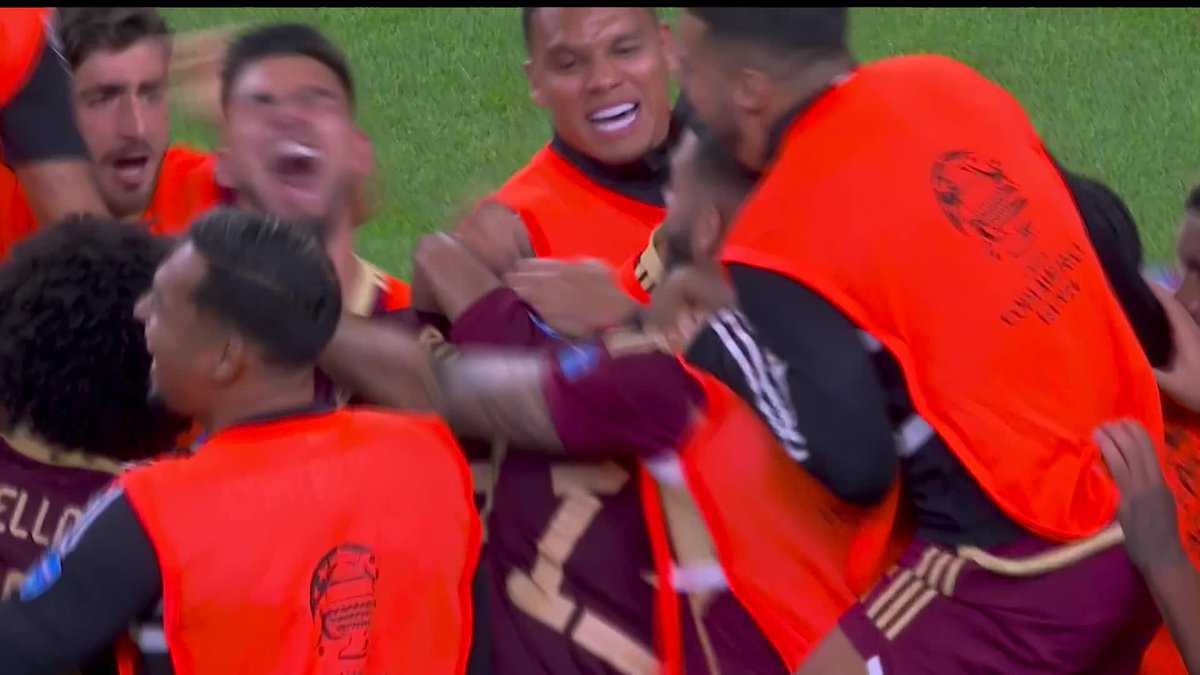 Salomón Rondón...WOW! 😱😱😱 Venezuela level it up as their star striker lifts one over the Canadian keeper's head and into the back of the net from over 40 yards out 🔥