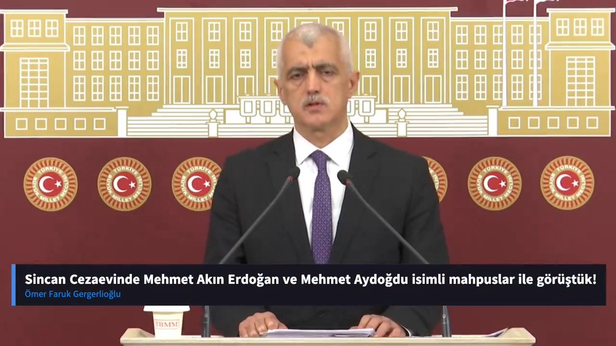 İnsanlar yerde yatmasın diye habire ranza dolduruyorsun, insanlar camları açamıyor, pencereleri açamıyor içeride boğuluyorlar. Havalandırmaya çıktığı zaman havalandırmanın üstünü bile kapatıyor ki göğü görmesin, tel örgüler ile kapatıyor.