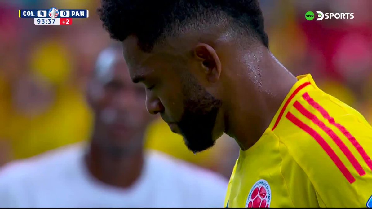 "Colombia" Porque le rompió bien el orto a Panamá por 5-0 y accedió a las semifinales de la Copa América. No pararon de repartir semen, entraron enlecheados y le pasaron toda la pija en la cara al rival, garchan como unos hijos de puta, alta putita Panamá