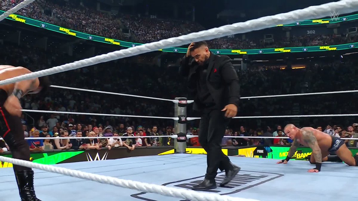 SOLO SIKOA just pinned CODY RHODES! 😲😲😲 #MITB