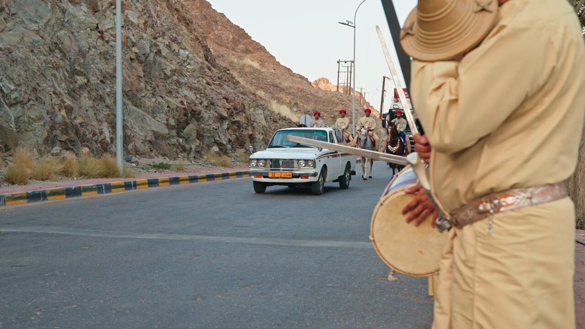 "برٍ حصدناه ونعرفه مسقاي من منبع بلادي" ولأن #الخير_في_مزارعنا والبركة في جهود أبناء بلادنا، نحتفي بجهودنا المشتركة مع المزارعين العمانيين. شراكة نعتز بها في سبيل دعمهم بما يثري السلة الغذائية لبلادنا. أثمرت هذه الشراكة عن #طحين_البر_العماني المصنوع ١٠٠٪ من القمح المزروع محليًا