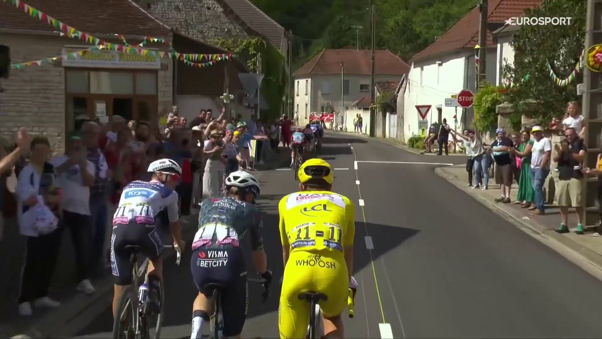 Si las miradas mataran... 😡 El descontento de Evenepoel con Vingegaard por no pasar a relevo. #TDF2024 | #LaCasadelCiclismo
