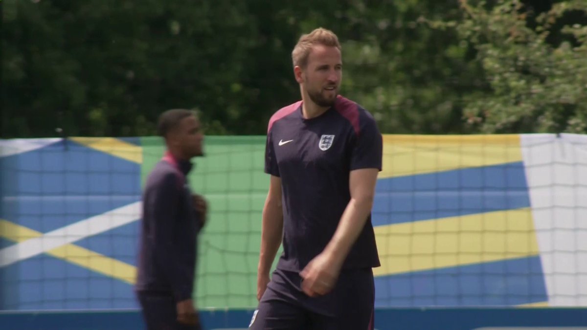 "He is one of the greatest England football players that we've ever had" Gary Neville is adamant Harry Kane will not be dropped despite struggling for form at Euro 2024 🏴󠁧󠁢󠁥󠁮󠁧󠁿