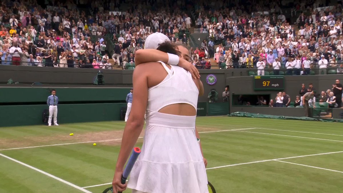 A sad ending to an incredible match 💔 Madison Keys is forced to retire due to injury against Paolini on No.1 Court 😢 #Wimbledon