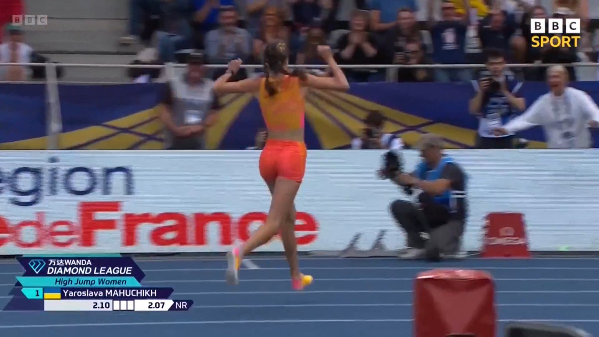 🚨 NEW WORLD RECORD 🚨 Ukraine's Yaroslava Mahuchikh has set a new world record in the women's high jump! 🇺🇦 #BBCAthletics #ParisDL
