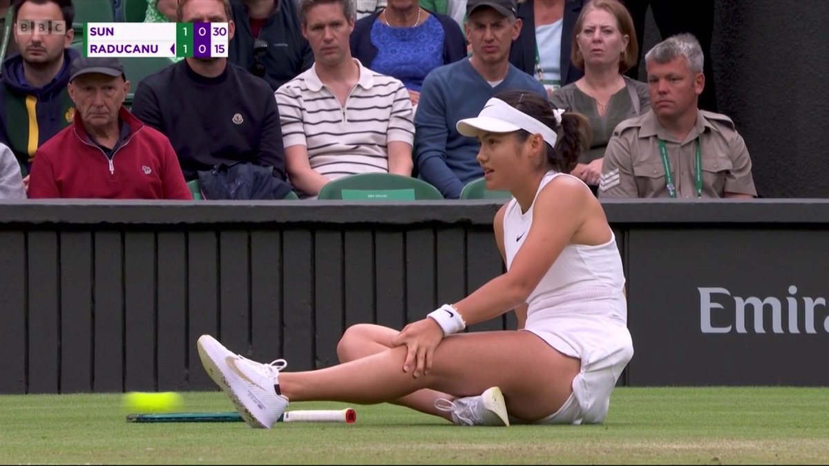 All eyes on Emma Raducanu... She's had a full medical time-out after this! #BBCTennis #Wimbledon