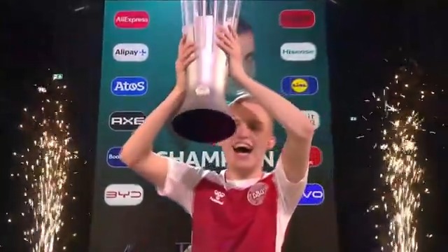 ✅ First individual trophy for @rblz_vejrgang! 👏 @EURO2024 | #FCPro