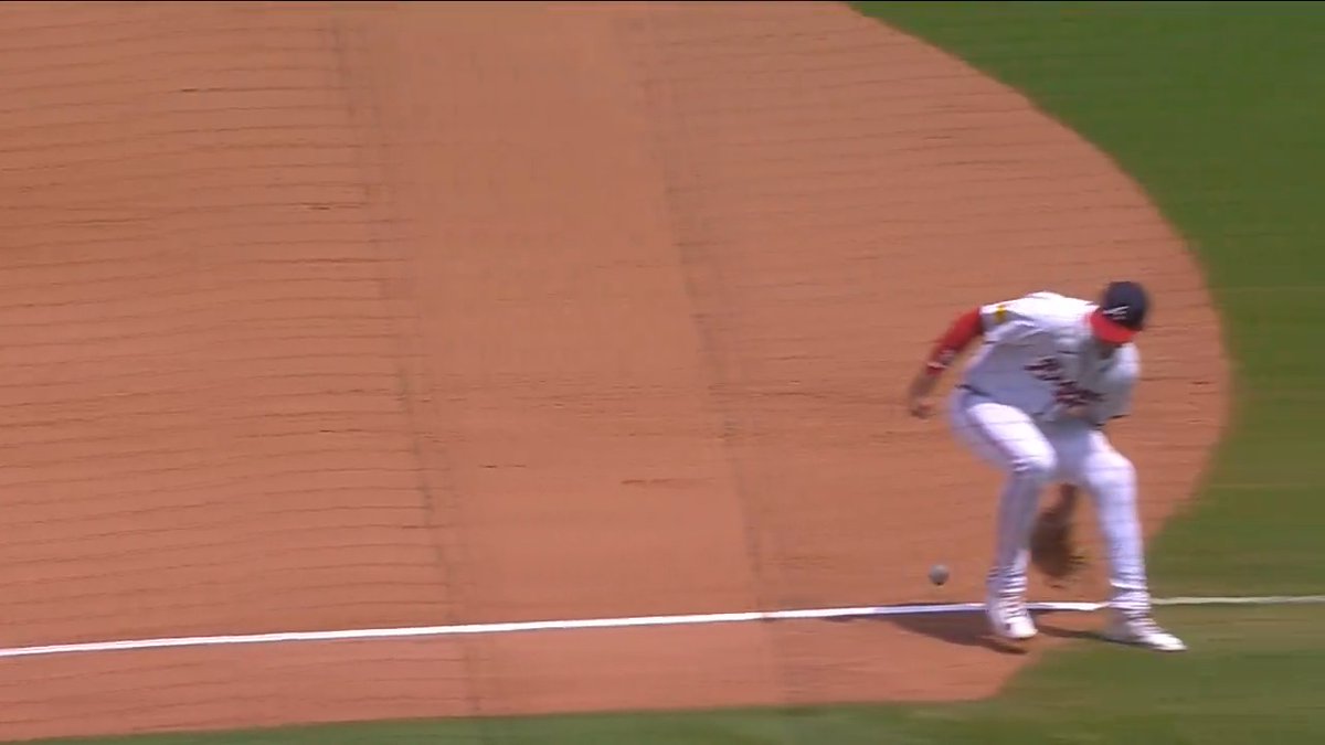 "What?!" Matt Olson fields this ball behind his back! 🤯