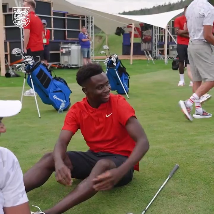 From hero to zero… 🏌️♂️ Never change, Bukayo Saka! 😂