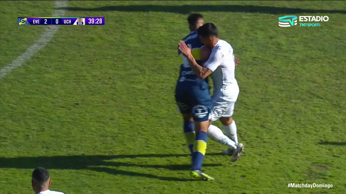 🟥⚽🔵🟡 ¿Lo expulsabas? Álvaro Madrid vio la roja directa por esta infracción sobre Israel Poblete, en el triunfo parcial de Everton sobre Universidad de Chile en la semifinal de ida de la Zona Centro Norte, en la Copa Chile Coca-Cola Sin Azúcar 2024.