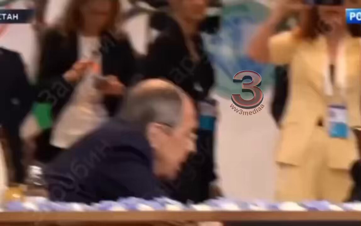 🔴Rusya Devlet Başkanı Putin’in Şangay İşbirliği Zirvesi'nde masadaki bütün fındıkları yemesi kameralara yansıdı.