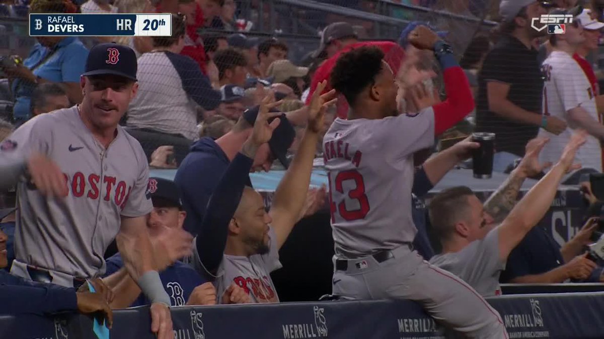 RAFAEL DEVERS PUTS THE RED SOX AHEAD OF THE YANKEES‼️ 📺 ESPN