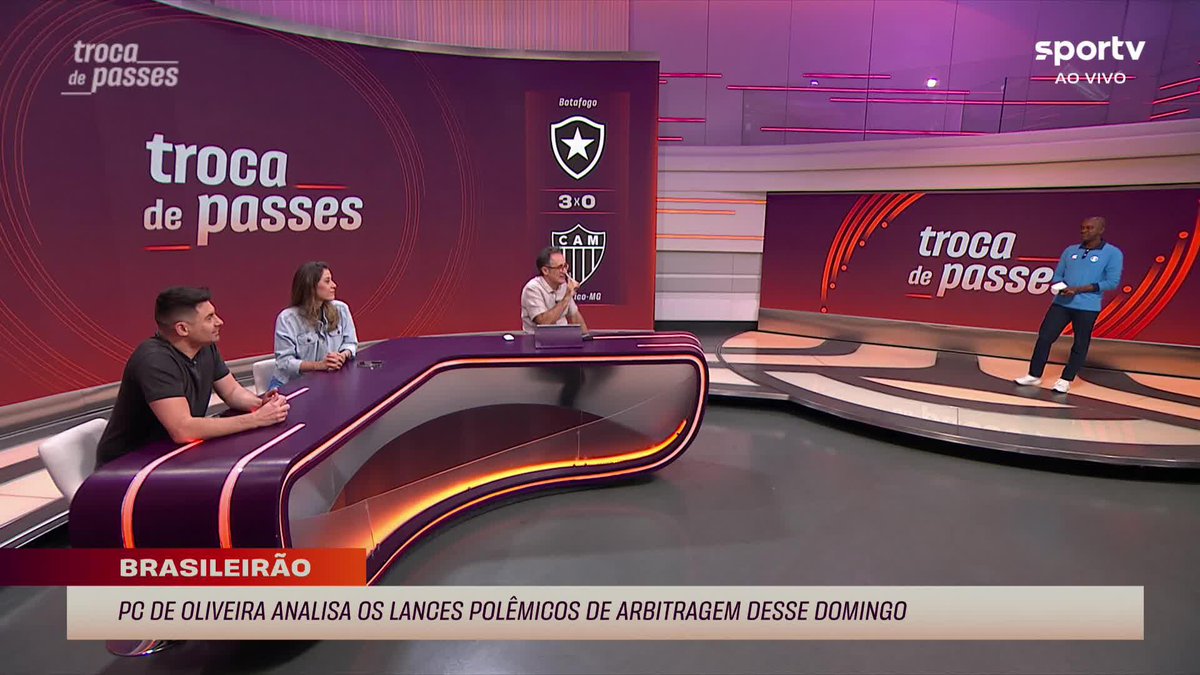 PC de Oliveira analisou o lance em que o Atlético-MG pediu pênalti contra o Botafogo. E aí, torcedor, foi?